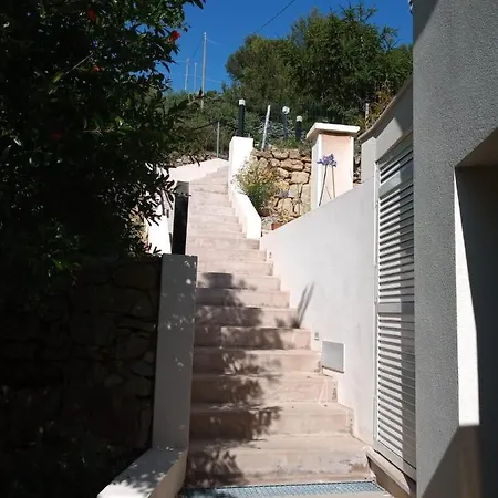 La דירה
